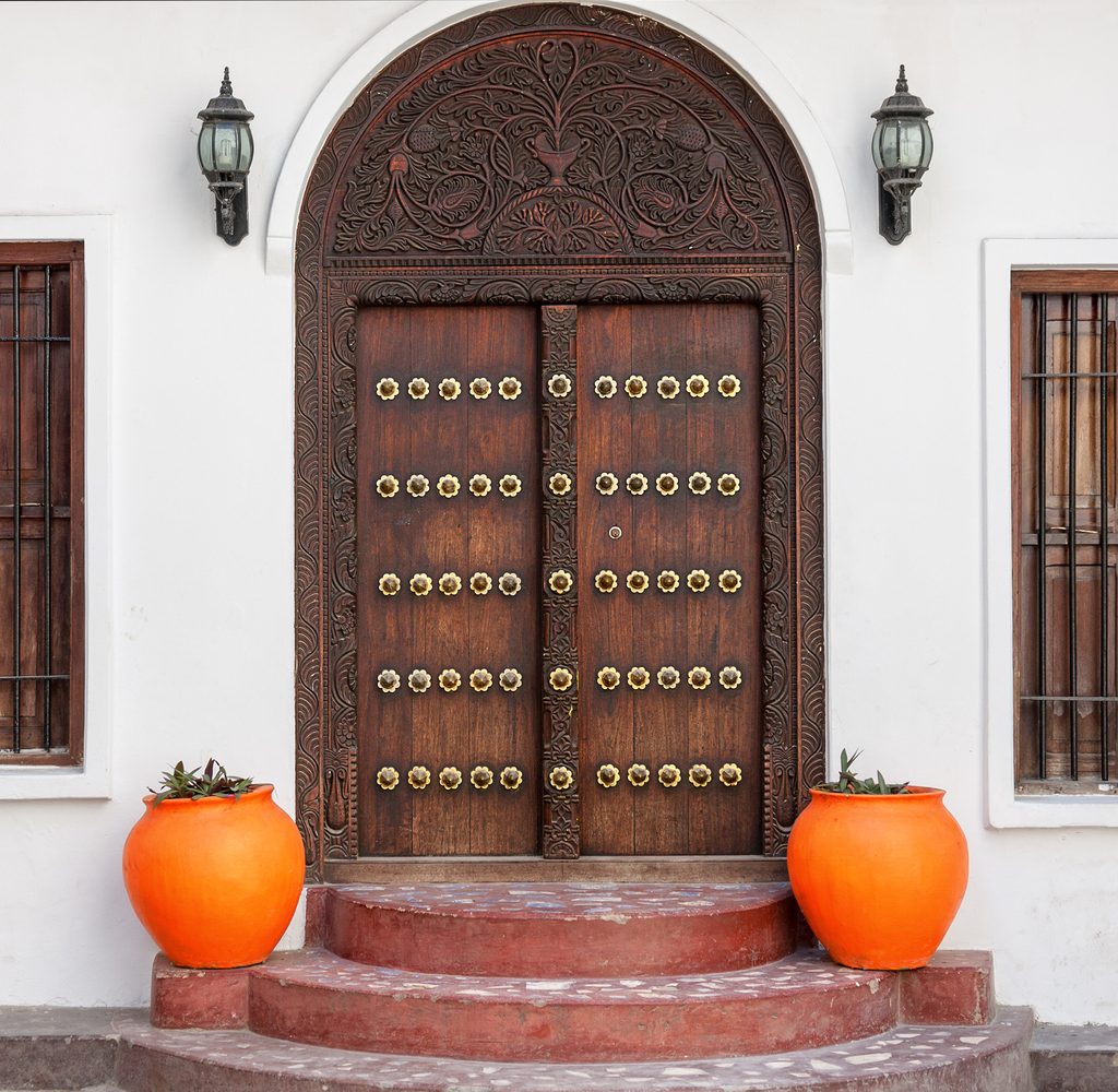 Traditional,Zanzibar,Wooden,Door,And,Doorway,Ornately,Carved,And,Decorated